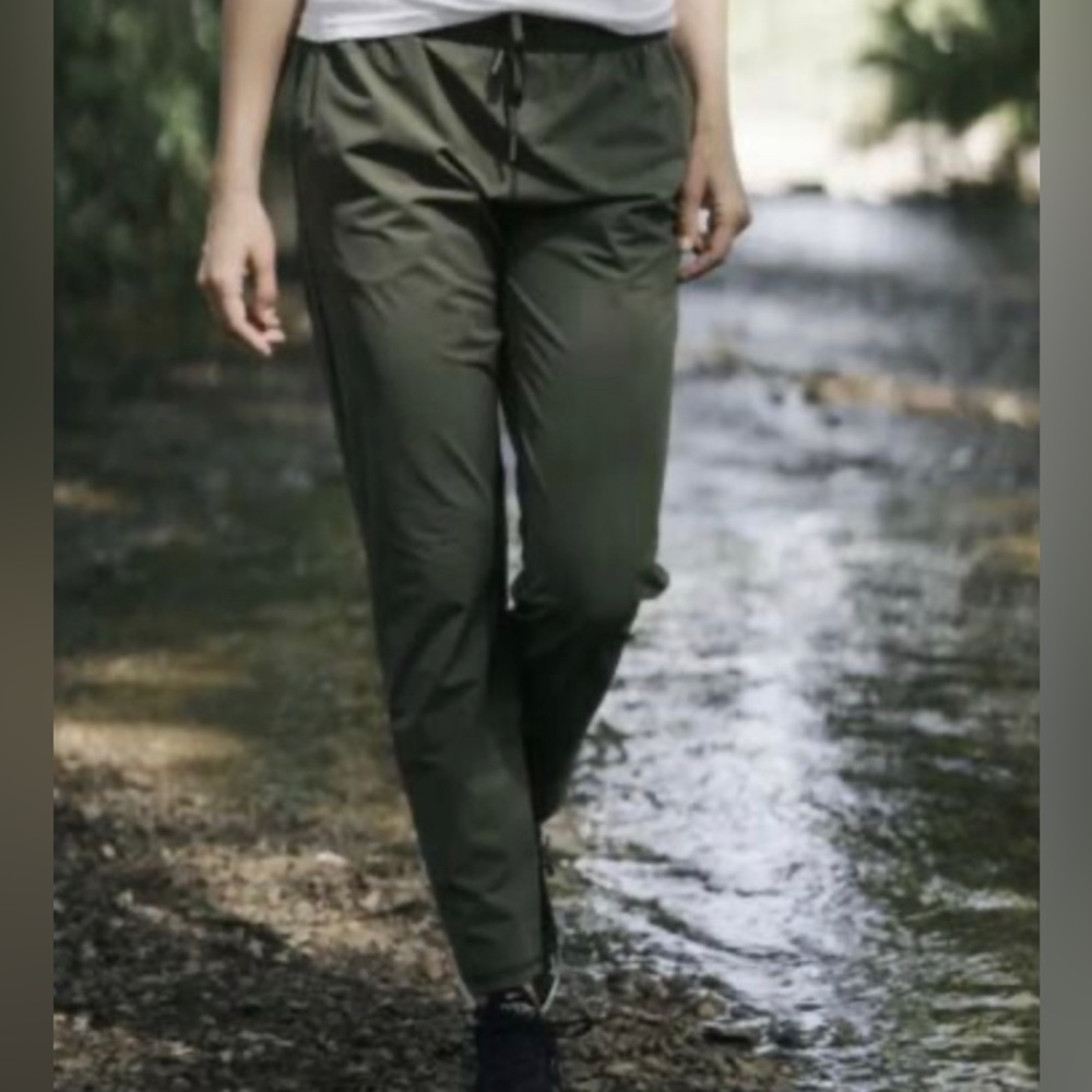 Zyia Olive Everywhere pants (S) NWT